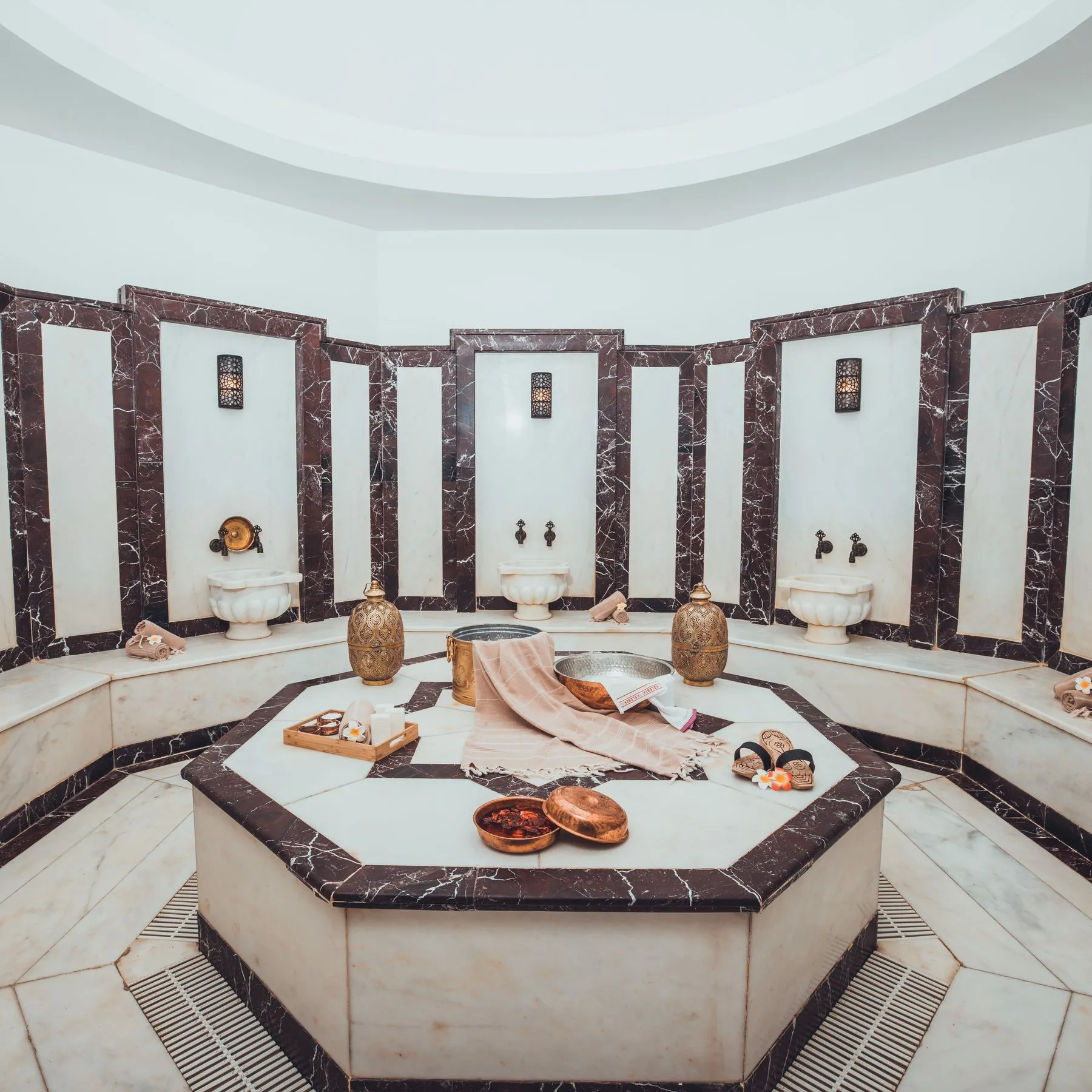 Scent and Sound as Artworks in a Restored Hammam