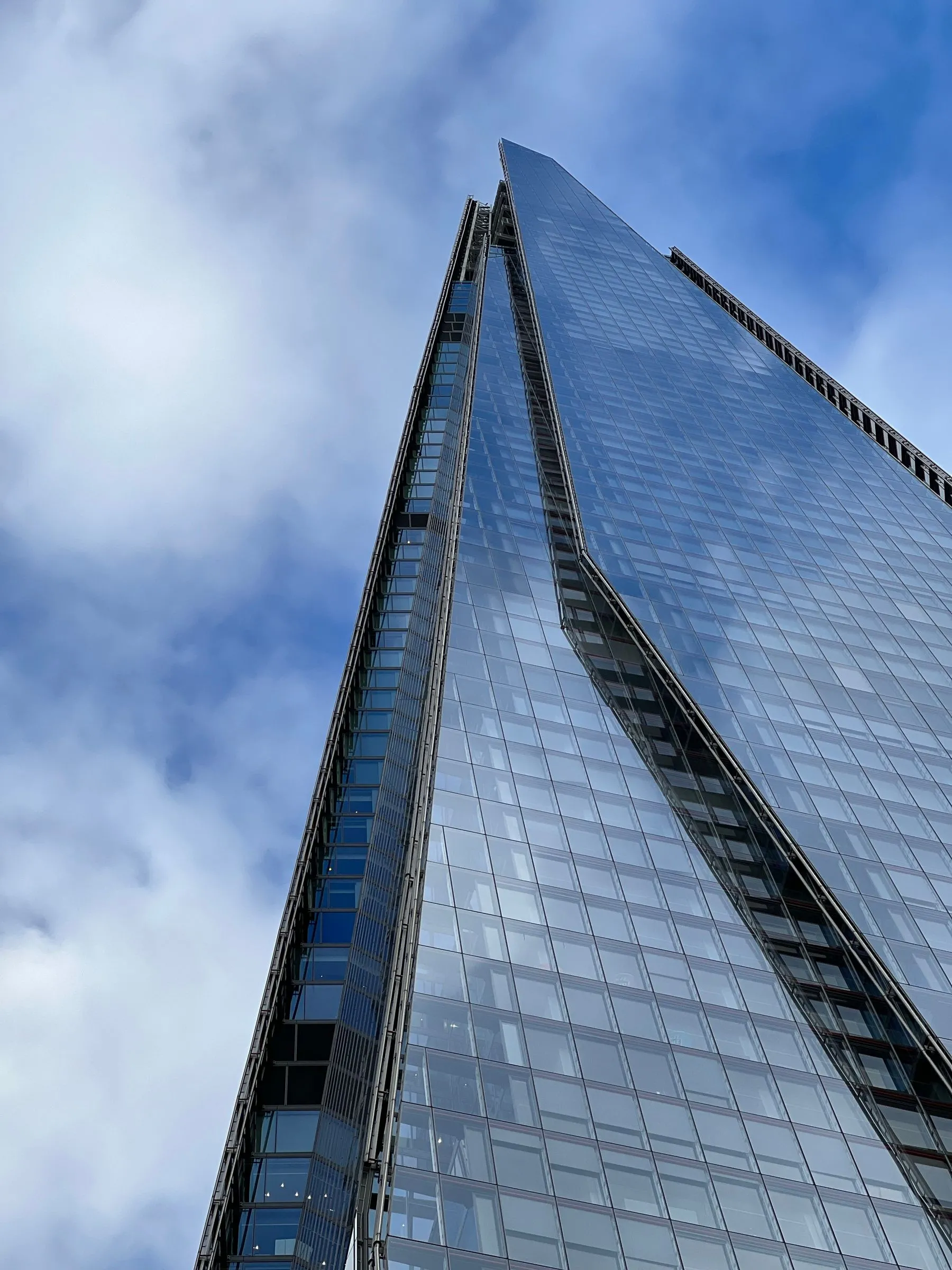 Foster + Partners Cleared Over Fatal Corniche Window Fall