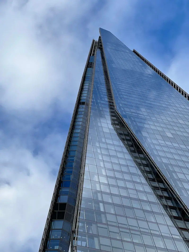 Foster + Partners Cleared Over Fatal Corniche Window Fall